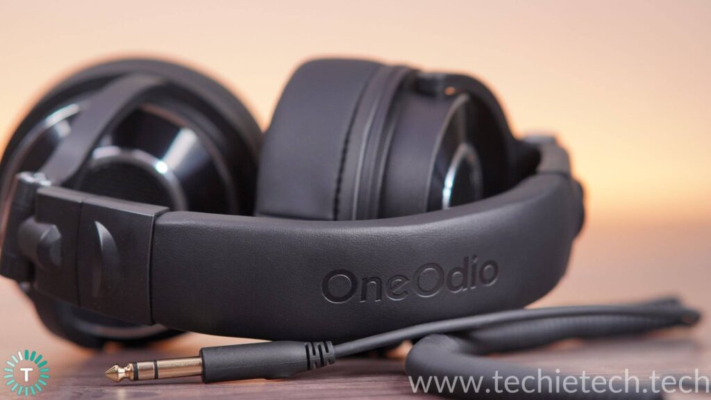 Monitor 60 Studio Headphones by OneOdio