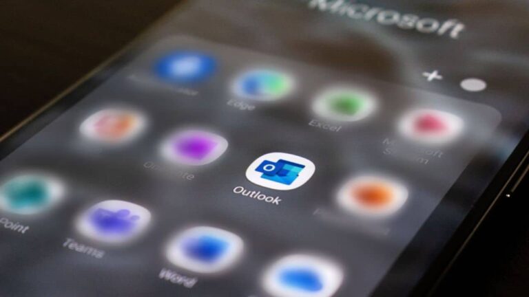 microsoft outlook will launch undo send button