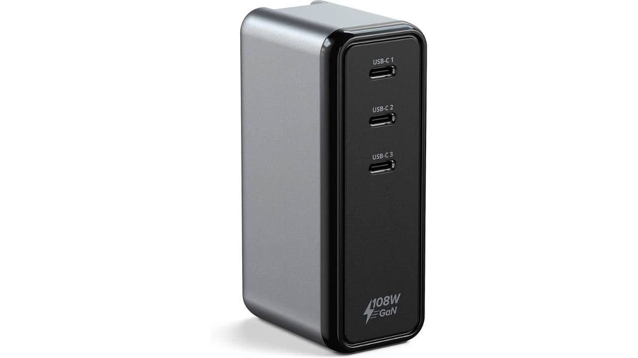 Satechi 108W Triple-port Charger for iPhone 14