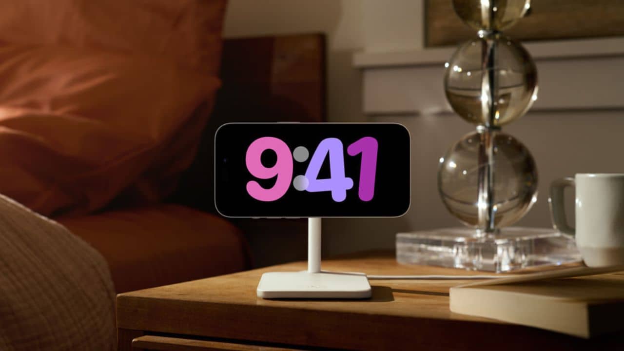 A new Standby Mode turns iPhone into a bedside clock